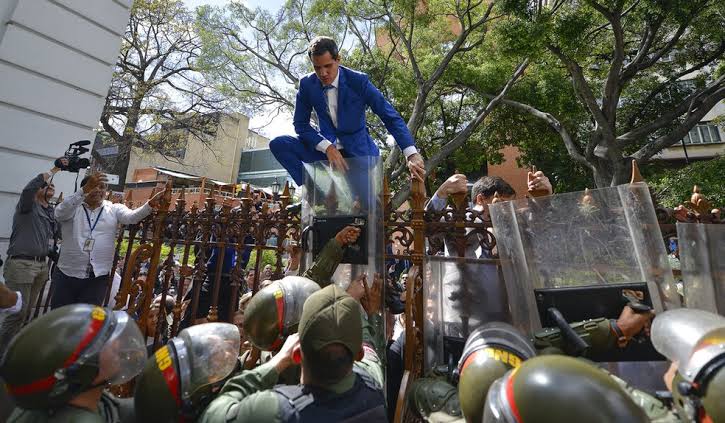 Argentina repudiated the blockade by Parliament and the ruling manoeuvre that ended with the self-proclamation of the opposition dissident Luis Parra as President of the National Assembly of Venezuela with the support of chavismo.