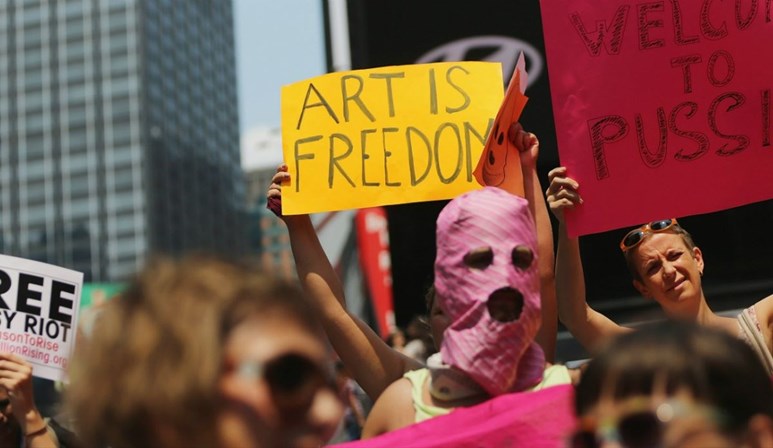 Several artists who have had their works omitted from presentations at events promoted or supported by the government or have been criticized by the president will be presented during the 15 days of the festival