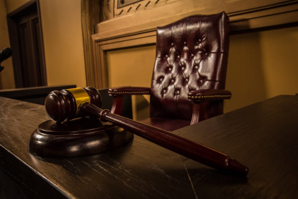 Despite the vacant seats, the number of judges in Brazil has grown 14 percent since 2009. Judiciary expenses, on the other hand, have decreased.