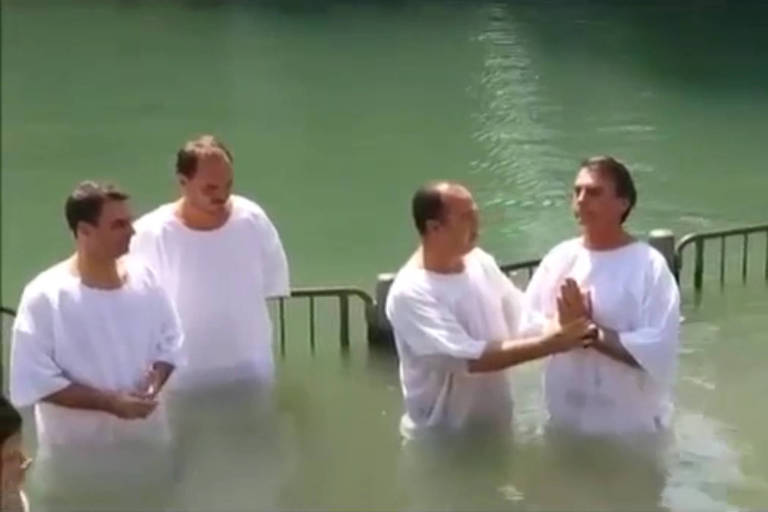 These pictures show well that there is little that Jair Bolsonaro would not do for his evangelical friends and followers. (Photo internet reproduction)