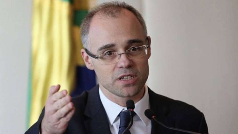 The chief minister of the Attorney General of the Union (AGU), André Mendonça, said on Twitter that the "language used in the sentence - typical of a party militant, not a judge - strays from the legal practice and clearly violates the Code of Ethics of the Magistracy