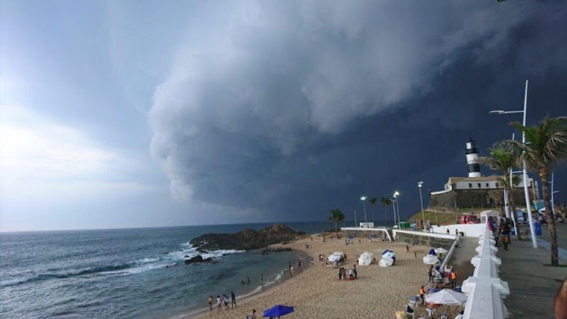 - According to an alert from the Brazilian Navy, together with other meteorological institutes in the state, an extratropical cyclone is expected to form on Thursday, January 23th, on the coast of Santa Catarina.