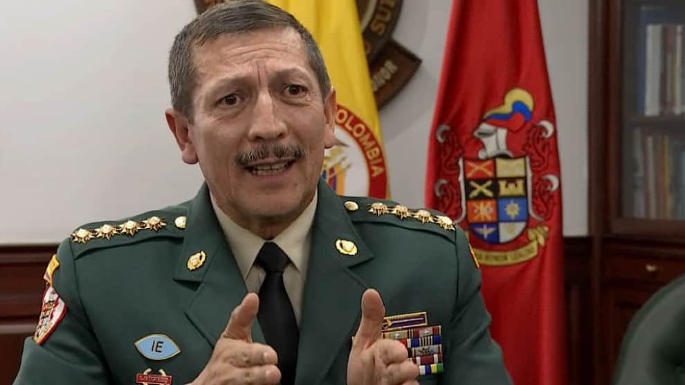 General Nicacio Martínez, until recently commander-in-chief of the army, is involved in the espionage affair. He is said to have assigned two mobile phone surveillance devices named Stingray to an active military officer and a retired officer respectively.