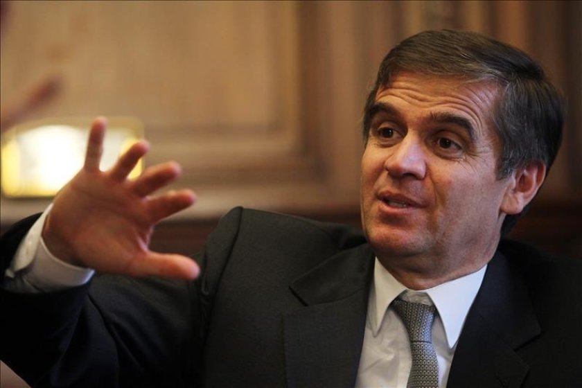 Rodrigo Vergara, former president of the Central Bank, explains that the effect of the social explosion "was significant in the real economy".