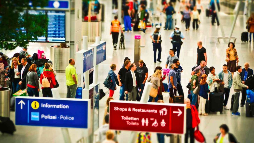 The U.S. State Department has raised the alert level for tourists traveling to Brazil and for those visiting certain areas such as slums, border areas and some administrative regions of the Federal District.