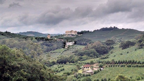 Due to its gently rolling hills, the region is also called the Brazilian Toscana.