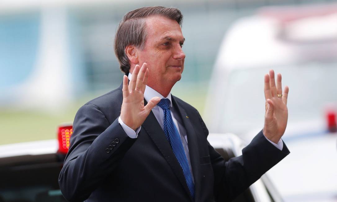 "Among the current challenges is the growing political interference of President Bolsonaro in the so-called control bodies," says the document.