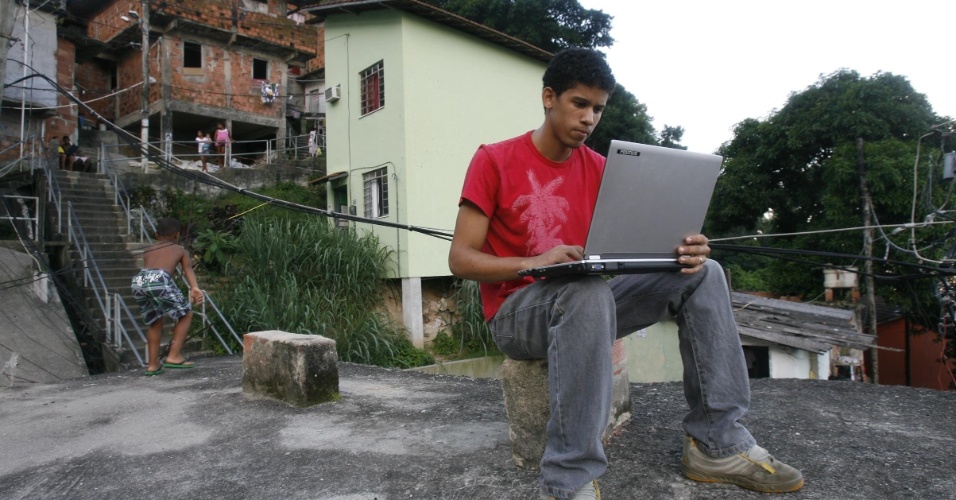 Eighty-seven percent of adults living in favelas have access to the Internet at least once a week, while this figure rises to 97 percent when it comes to young people.