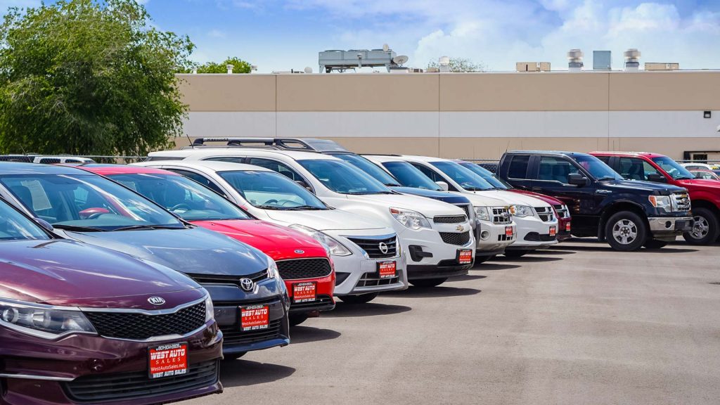 World car sales in 2020 are expected to drop by 2.5 percent due to the outbreak of the new coronavirus. The figure was revised by Moody's rating agency, which projected a drop of 0.9 percent for the year.