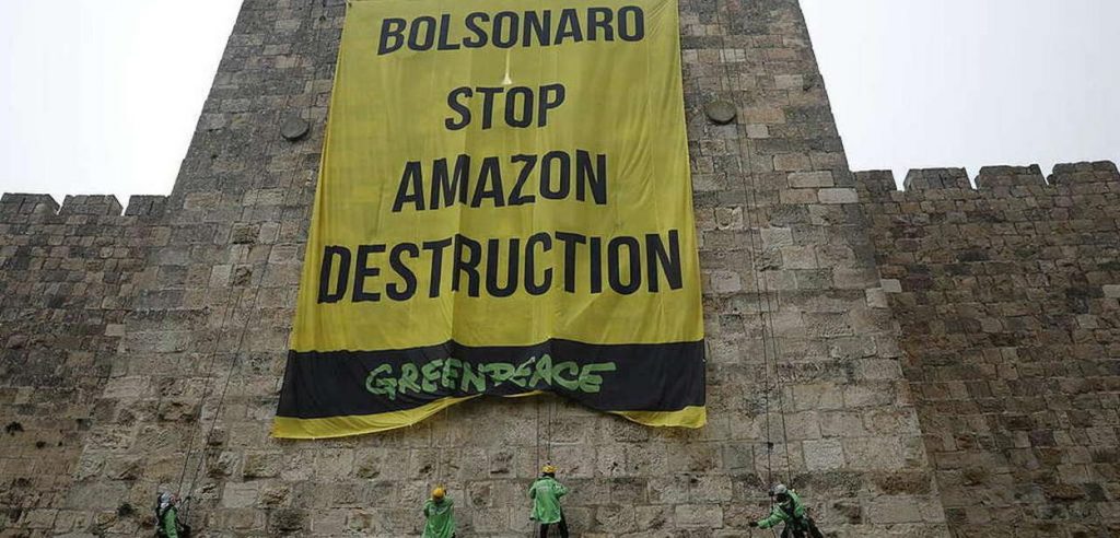 President Jair Bolsonaro called the Greenpeace environmental organization "garbage" on Thursday morning, February 12th. He responded to criticism from the NGO, founded in 1971, over the reform of the National Council of the Legal Amazon.