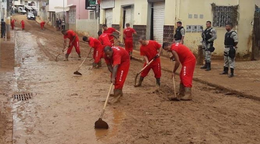 The city of Abre Campo, MG, has suffered in recent days from heavy rainfall in the region, the city was devastated by the flooding of the Santana River.