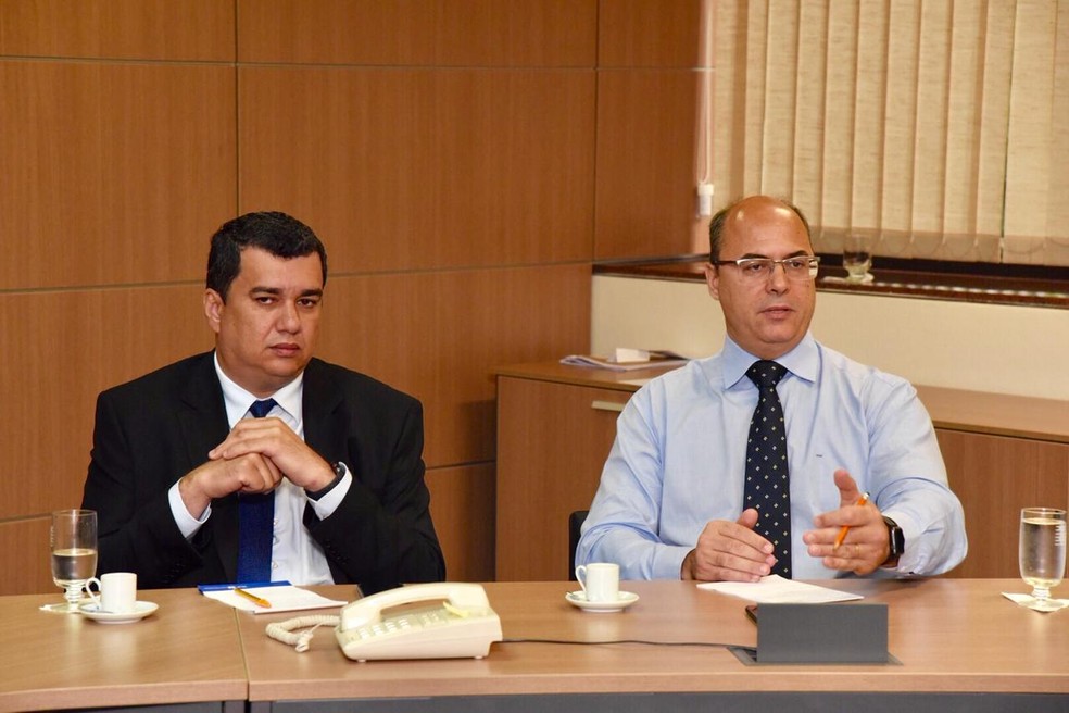 Rio de Janeiro State Secretary of Science, Technology, and Innovation, Leonardo Rodrigues (left) and Rio de Janeiro State Governor Wilson Witzel (right).