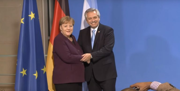 Germany’s Merkel Pledges Assistance to Argentina in Crisis Management