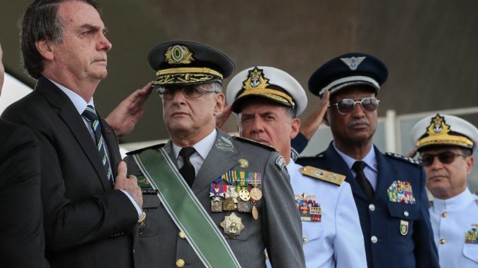 The number of military officers in command posts in the government is growing. Last week, General Walter Souza Braga Netto was invited to take over the portfolio of the Civil House. He took office on Tuesday.