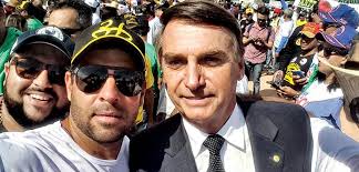 Farmer who hid Adriano da Nóbrega has photo with Bolsonaro