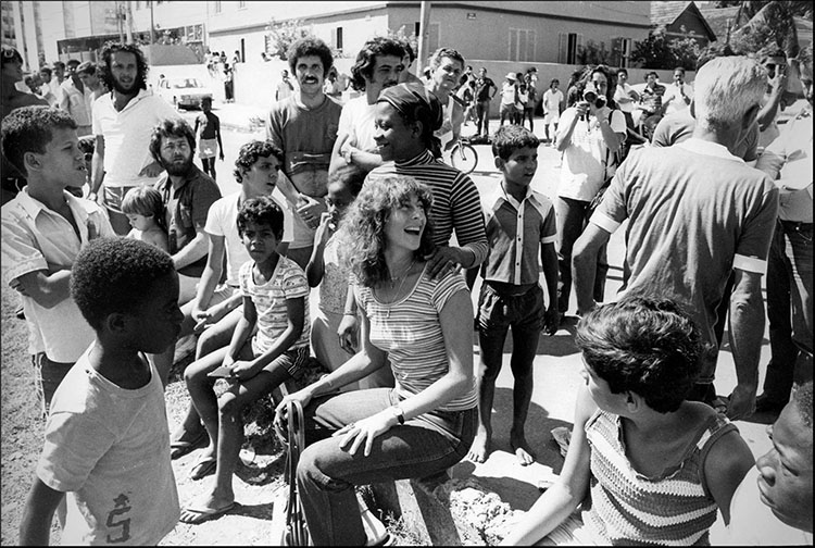 he question that must have been asked over and over again in 1968 in Rio’s Catacumba favela; who was this attractive young gringo woman and what was she doing living here in the favela?