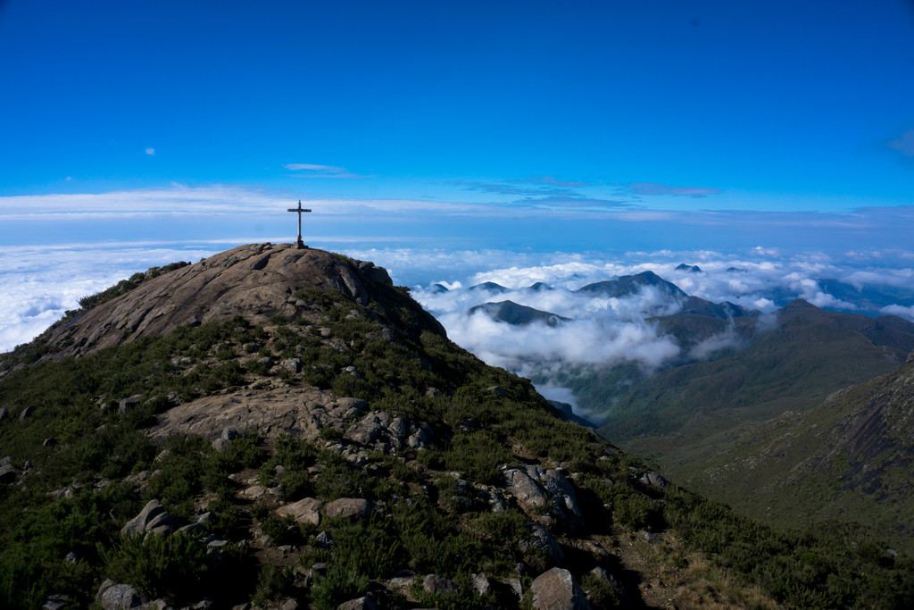 perfect setting. Pico da Bandeira (Bandeira Peak)