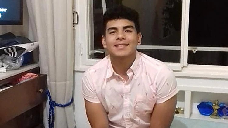 A month ago, her son, Fernando Báez Sosa, 18, was murdered by a group of rugby players in Villa Gesell, a seaside resort on the Argentine coast. He was beaten to death in front of a nightclub and then the criminals left as if nothing had happened. (Photo internet reproduction)