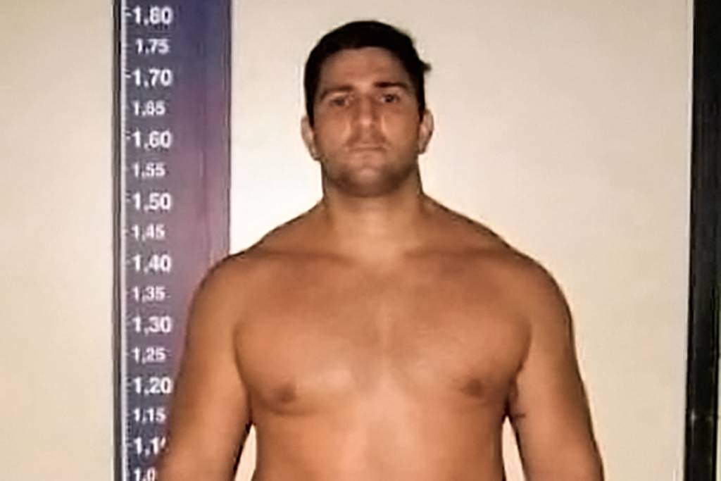 The expert report on the death of Captain Adriano has not yet been released. But the photos published by Veja magazine show that he was shot at least once at close range.