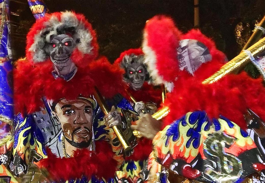 Bate bolas usually wear scary Halloween-like masks,