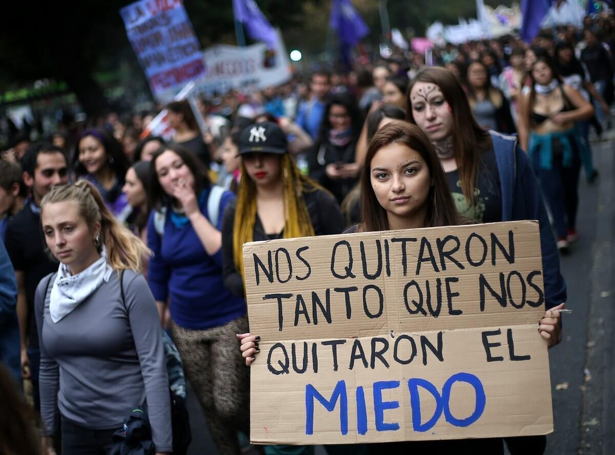 The 8M alliance (Coordinadora Feminista 8M - CF8M) together with other organizations called for a "Feminist March" and announced a "mobilization calendar".