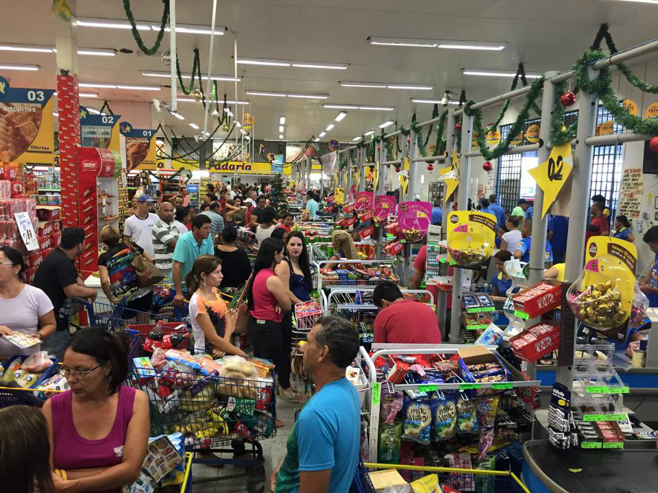 Supermarkets' nominal revenues grew 0.3 percent in December compared to November, but the result is offset by food inflation as measured by the Broad Consumer Price Index (IPCA), thus reaching the result of the volume sold.