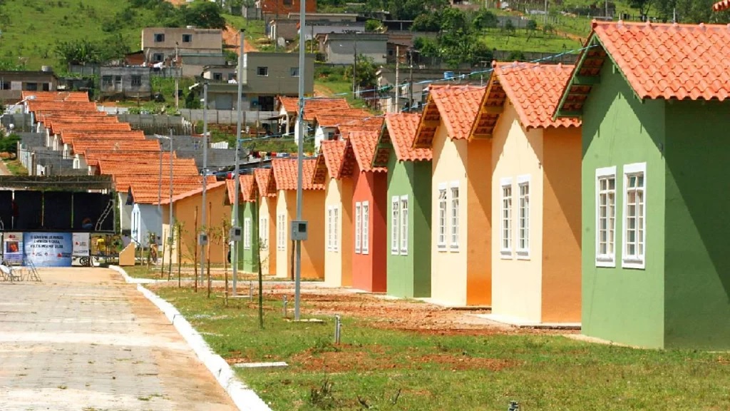 In regions such as the North, where the economy is more dependent on public policies and where the 'Minha Casa Minha Vida' ("My Home, My Life") program has greater relevance, there are still no signs of a rebound.