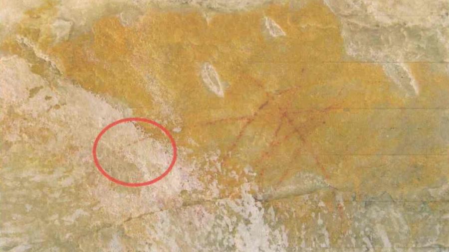 Prehistoric art preserved for centuries on a wall in the city of Diamantina, Minas Gerais, was painted white to form the setting of Record TV's biblical mini-series Rei Davi.