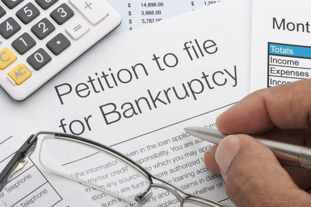 The accumulated in 12 months also dropped in requests for judicial reorganization (5.5 percent), in granted judicial reorganizations (9.7 percent) and in decreed bankruptcies (13.8 percent).