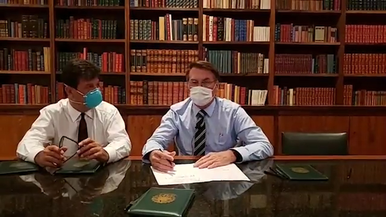 Whether Bolsonaro will disclose the result - whether positive or not - is a personal matter, but this also concerns a situation of national sovereignty.