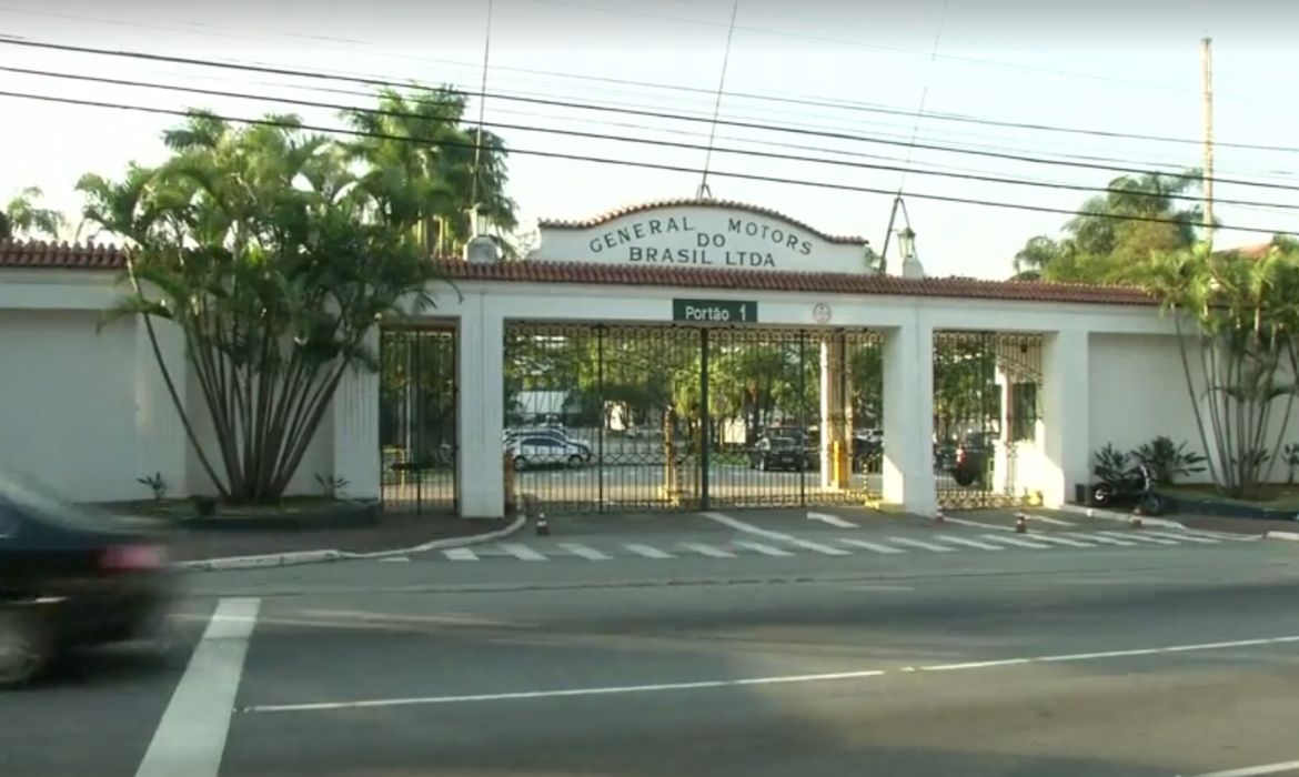 General Motors has suspended the investment of R$10 (US$2) billion planned for the period between 2020 and 2024. According to the company, cash must be set aside for the current crisis caused by the spread of the Covid-19.