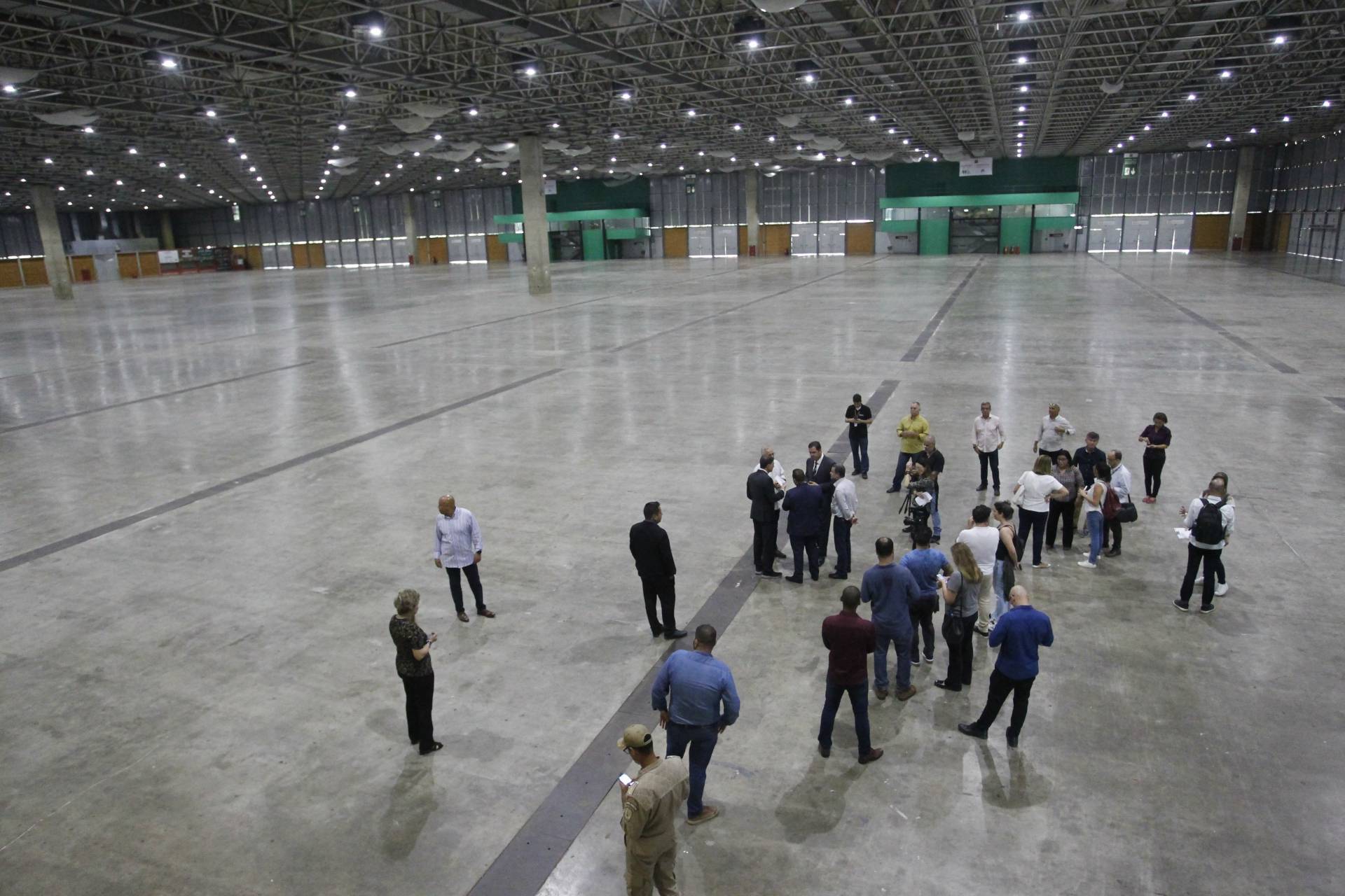 On Wednesday, Mayor Marcelo Crivella and the Municipal Secretaries of Public Order, Gutemberg Fonseca, and Infrastructure, Housing and Conservation, Sebastião Bruno, inspected the Riocentro facilities in Jacarepaguá, in the West Zone, where a City Hall campaign hospital will be set up with the support of the Federal Government and the Armed Forces.