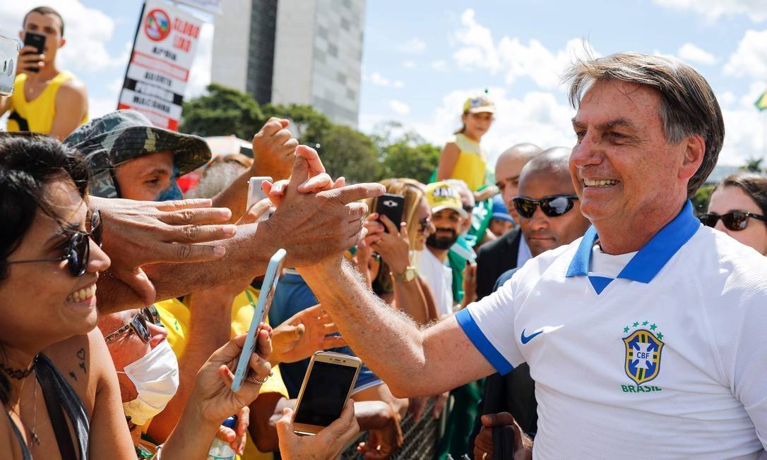 Bolsonaro also left the Alvorada Palace and headed to the Planalto Palace ramp to greet demonstrators.