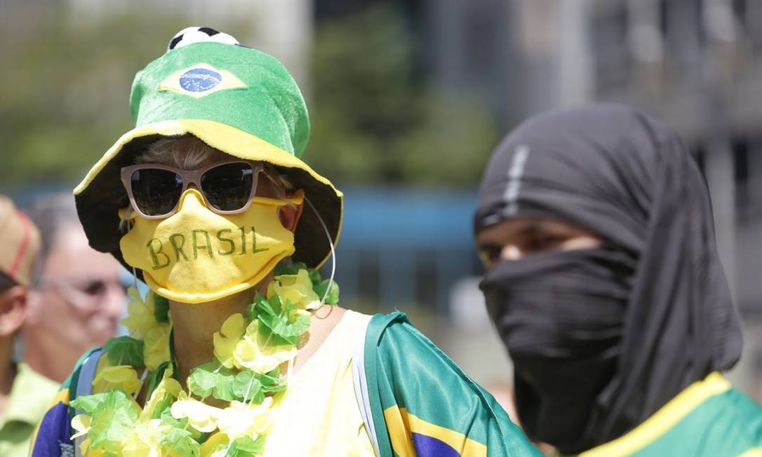 Despite the Ministry of Health's recommendation that people avoid crowds to prevent the spread of the coronavirus, government supporters met on Sunday morning in several cities in Brazil for the protests called against Congress.