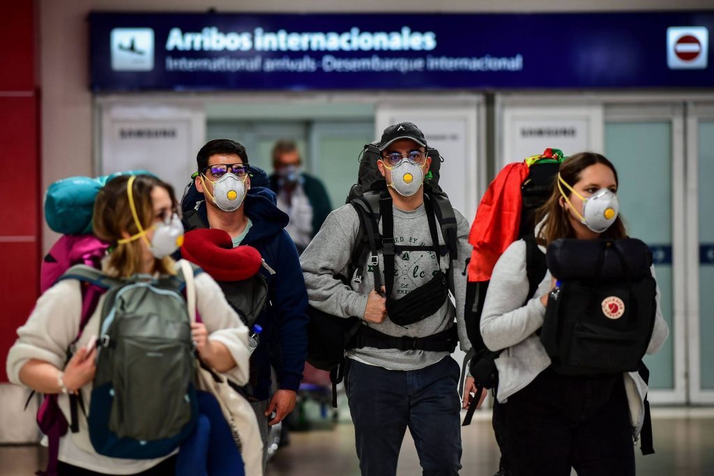 Latin America already accounts for at least 612 records, and countries such as Argentina and Colombia have announced the closure of borders.