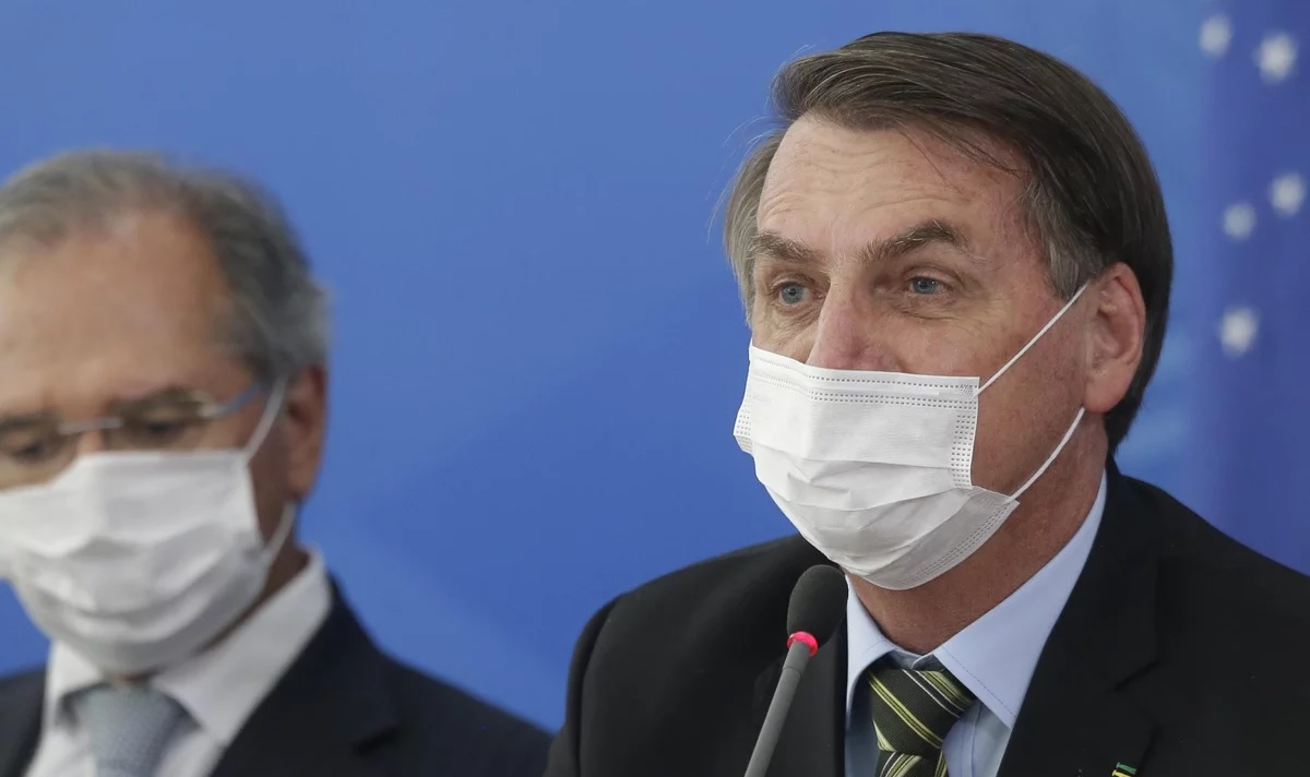 During his trip to the USA, Bolsonaro declared for the first time that the pandemic was "overrated" and a "fantasy".