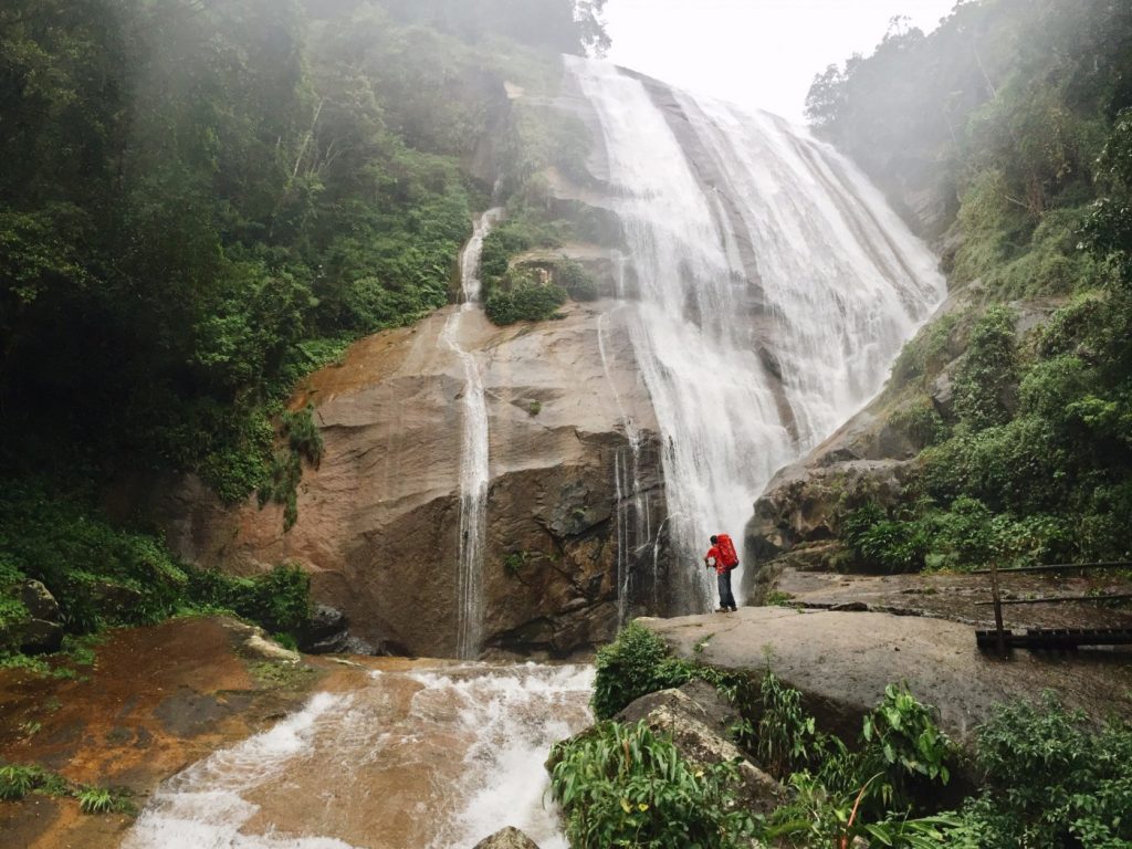 'Cachoeira do Gato' ("Gato Waterfall") in Ilhabela.