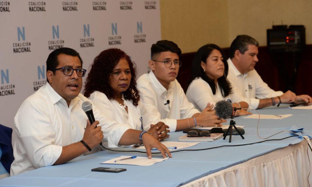In the media, the most visible representatives of the "Blue and White National Unity", which is also part of the coalition, are the above-mentioned politician Granera and Felix Maradiaga.