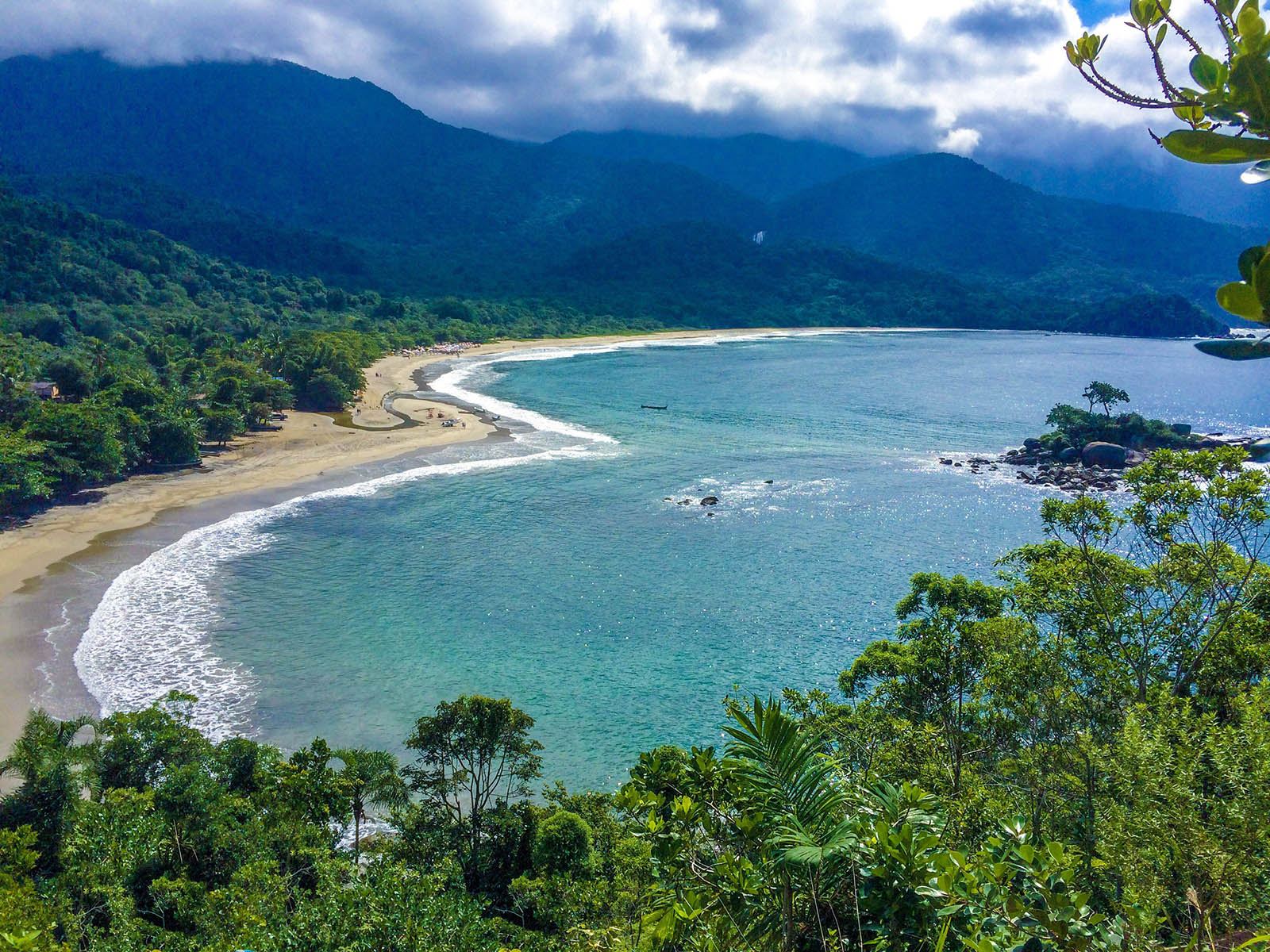 Famous for water sports, 'Ilhabela' (beautiful island) is the largest maritime island in Brazil and is located in the municipality of São Sebastião, 198 km from the city of São Paulo.
