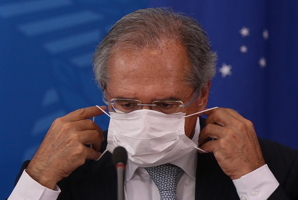On Wednesday, the Minister of Economy, Paulo Guedes, announced financial support of R$200 (US$40) per month for the self-employed. But this sum is only a drop in the ocean when compared to rents of R$850.