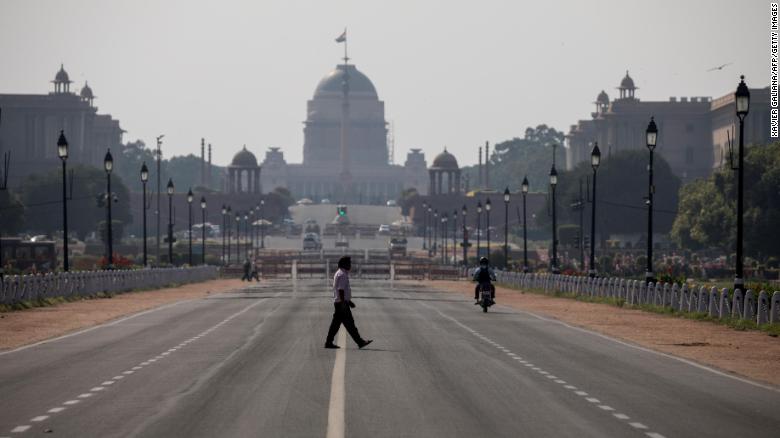 India, the second-most populous country in the world, awoke on Wednesday with its nearly 1.3 billion inhabitants in "total confinement" for 21 days.