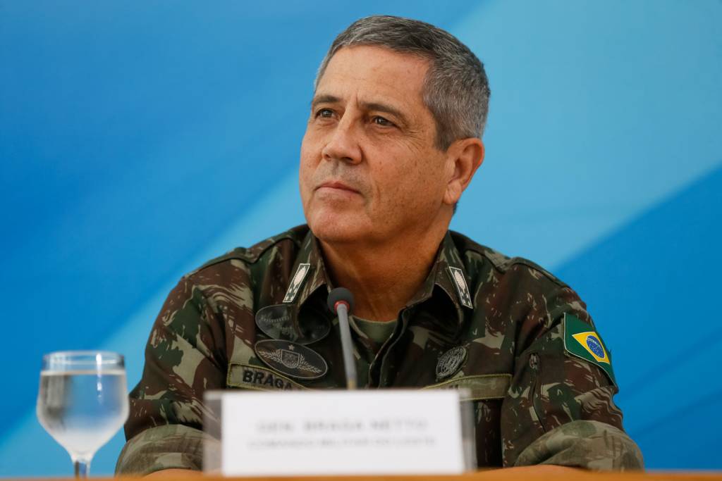 President Jair Bolsonaro delegated to the President's Chief of Staff, Walter Braga Netto, the conduction of a plan for economic recovery based on the restart of public works with Treasury funds, as a means to prevent an escalation in unemployment.