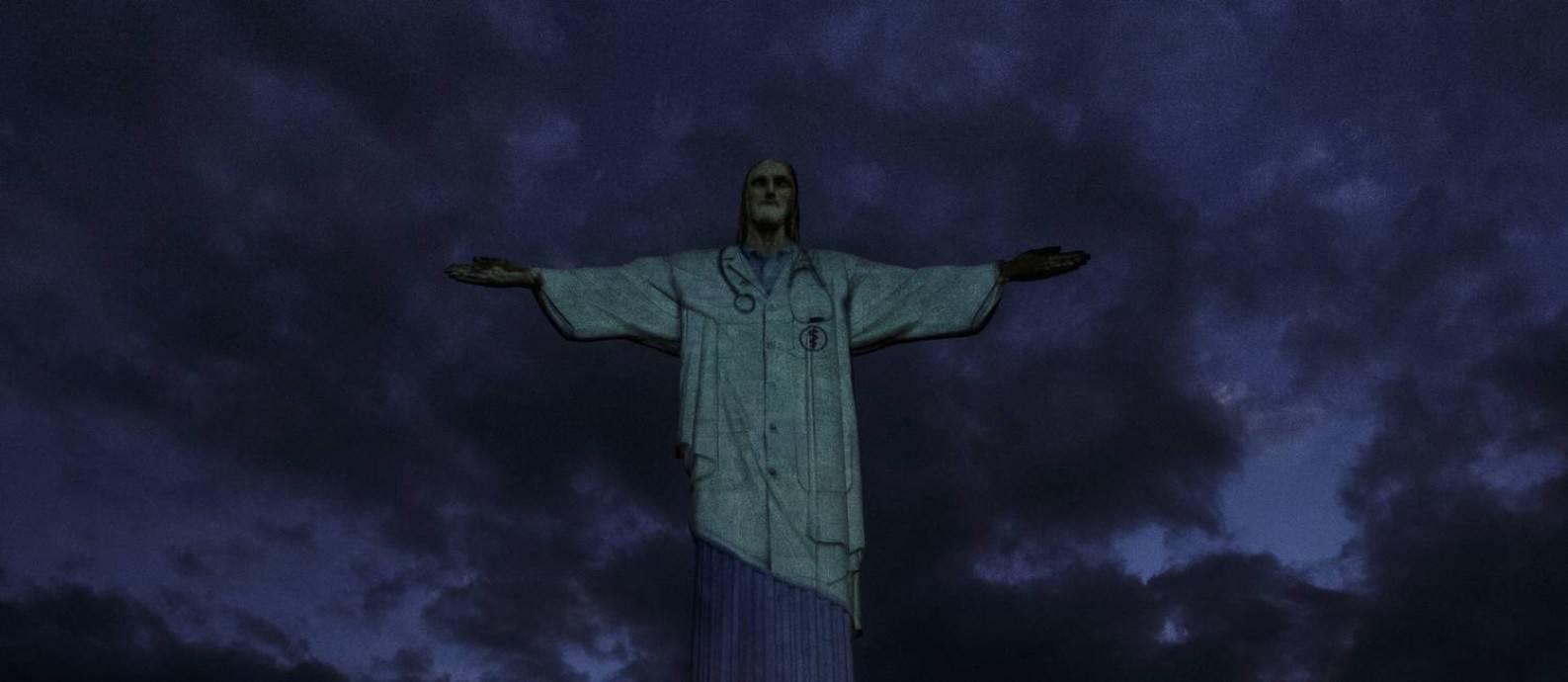 On Sunday, he wore a doctor's coat. The initiative was a projection carried out on the monument by the solidarity movement #FormouEsperança, which seeks to unite people in favor of institutions in the fight against Covid-19.