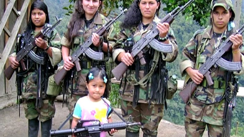 University professor Sara Fernández barely survived a nightly assassination attempt. She has many enemies for welcoming the peace treaty with the FARC.