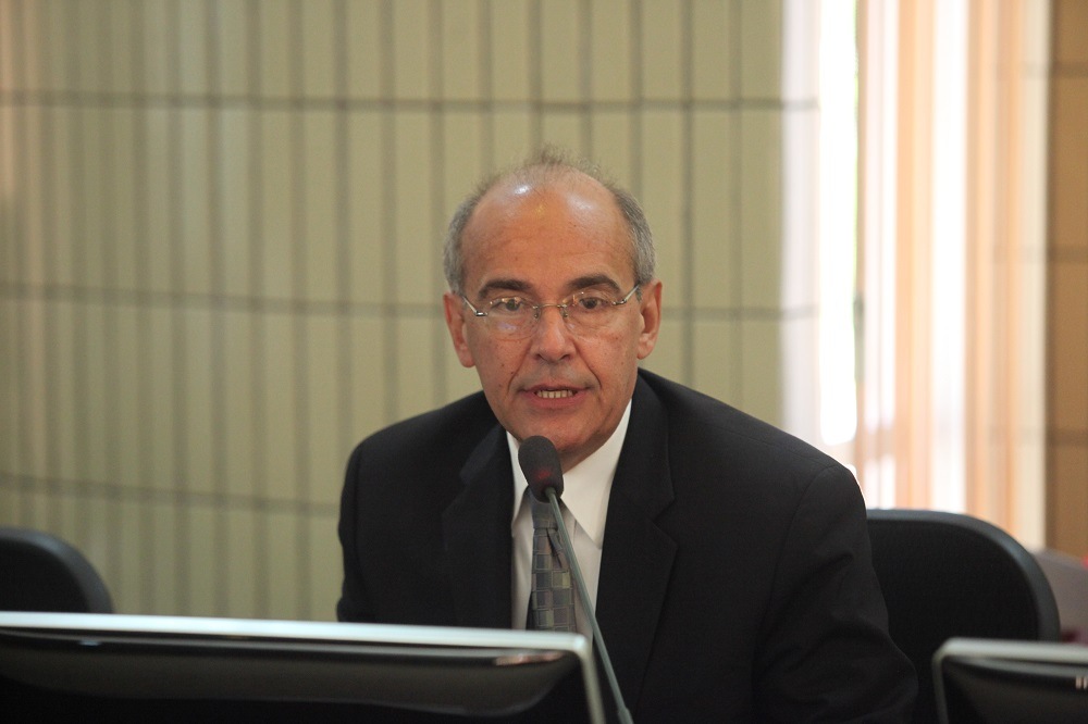 After a meeting with President Jair Bolsonaro, an enthusiast of the treatment of Covid-19 with Chloroquine and Hydroxychloroquine, the Federal Council of Medicine (CFM) announced on Thursday, April 23rd, the authorization to administer drugs containing these substances in patients with mild cases. Mauro Ribeiro, president of CFM, met with Bolsonaro in the morning.