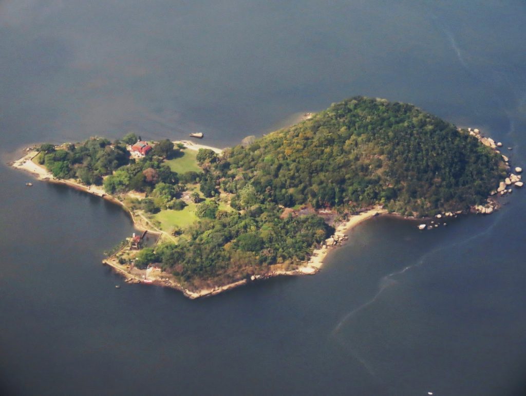 The future Universidade do Mar (University of the Sea), a Marine and Oceanographic Research Center of Guanabara Bay, will be built in the Paquetá Archipelago and in Brocoió.