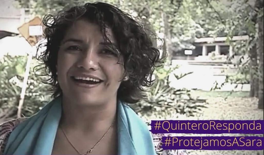 It is 2 AM and the university professor Sara Fernández is lying asleep in bed when she feels the stabbing in her left breast. She wakes up and sees the assailant, pushes him away. The man falls to the ground, the knife too. Before she can grab him, he flees through the balcony.