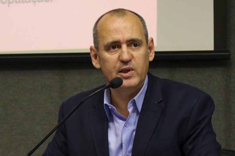 Mario Scheffer, a researcher at the USP Medical School (University of São Paulo), criticizes the decision to relax access to this capital.