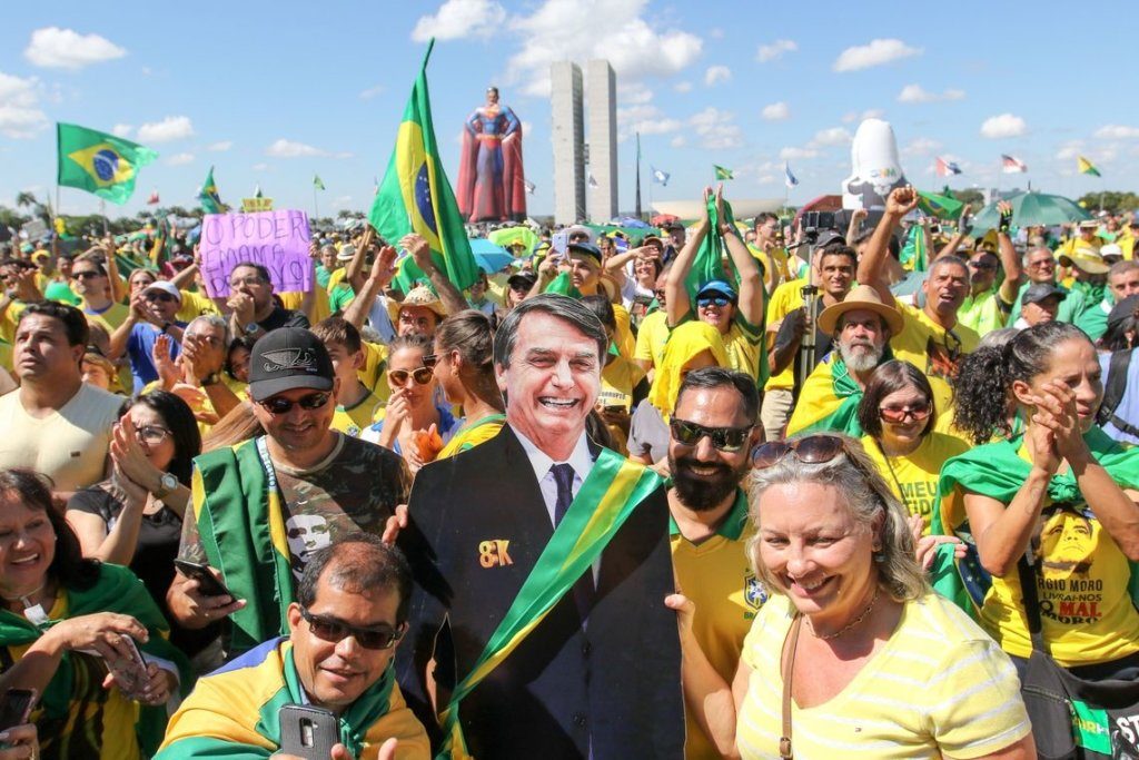 The relaxation of social distancing measures decreed by States and Municipalities is one of Bolsonaro's obsessions.