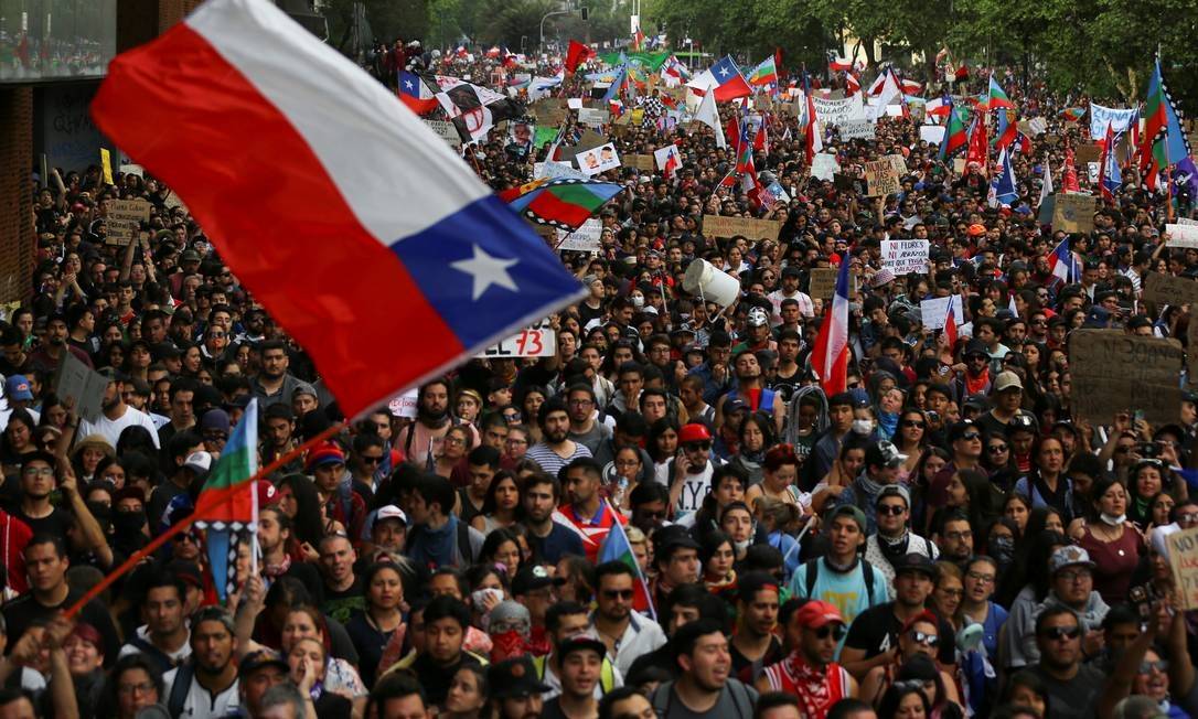 Since October 2019, Chileans have been protesting against the neoliberal economic system introduced under the military dictatorship of Augusto Pinochet, which has deepened since the transition to democracy in the 1990s.